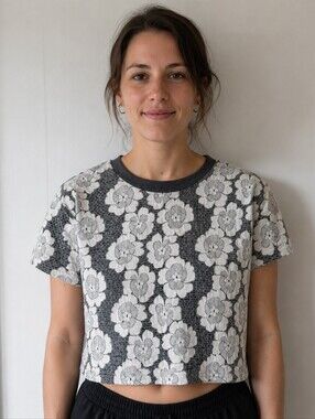 JOA LOS ANGELES FLORAL CROPPED TOP SIZE LARGE